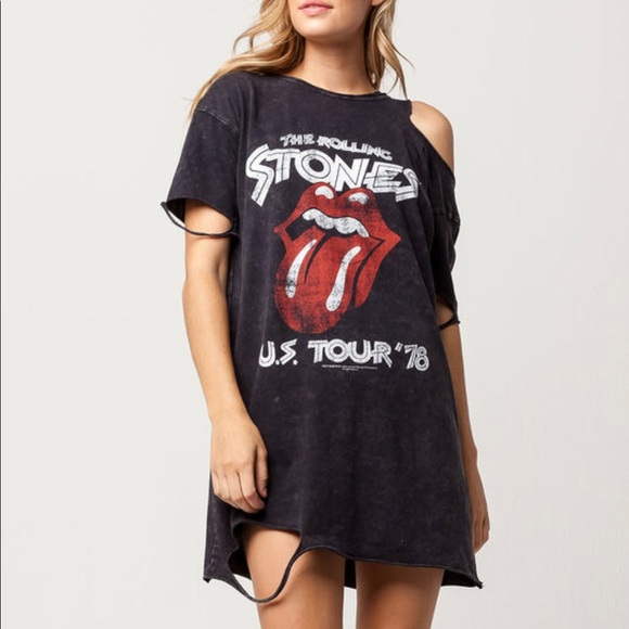 rolling stone t shirt outfit